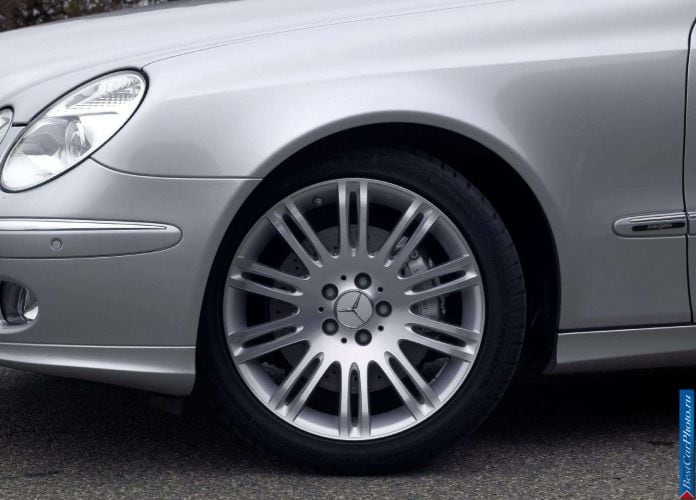 2005 Mercedes-Benz E350 With Sports Equipment - фотография 29 из 30 2005 Mercedes-Benz E350 With Sports Equipment - фотография 29 из 30