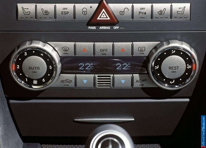 2005 Mercedes-Benz SLK350 - фотография 64 из 123