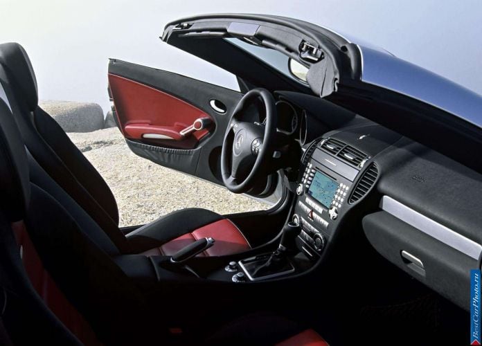 2005 Mercedes-Benz SLK55 AMG - фотография 26 из 43 2005 Mercedes-Benz SLK55 AMG - фотография 26 из 43