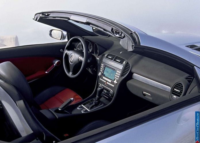 2005 Mercedes-Benz SLK55 AMG - фотография 27 из 43 2005 Mercedes-Benz SLK55 AMG - фотография 27 из 43