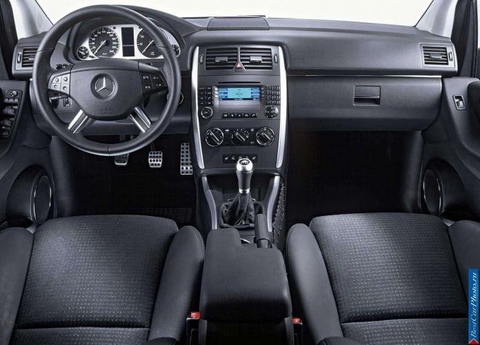 2006 Mercedes-Benz B200 Turbo - фотография 74 из 94 2006 Mercedes-Benz B200 Turbo - фотография 74 из 94