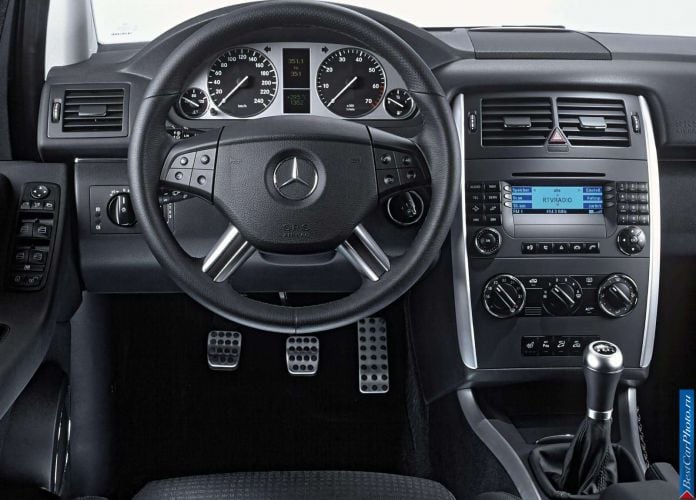 2006 Mercedes-Benz B200 Turbo - фотография 75 из 94 2006 Mercedes-Benz B200 Turbo - фотография 75 из 94