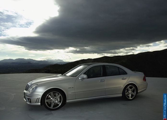 2006 Mercedes-Benz E 63 AMG - фотография 3 из 21 2006 Mercedes-Benz E 63 AMG - фотография 3 из 21