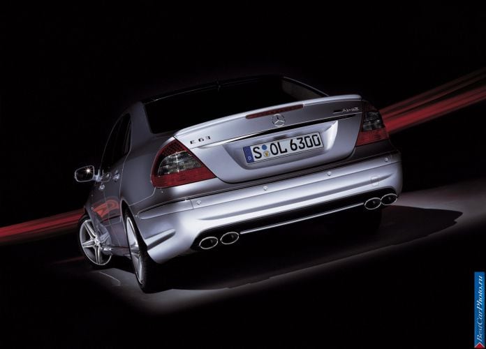 2006 Mercedes-Benz E 63 AMG - фотография 8 из 21 2006 Mercedes-Benz E 63 AMG - фотография 8 из 21