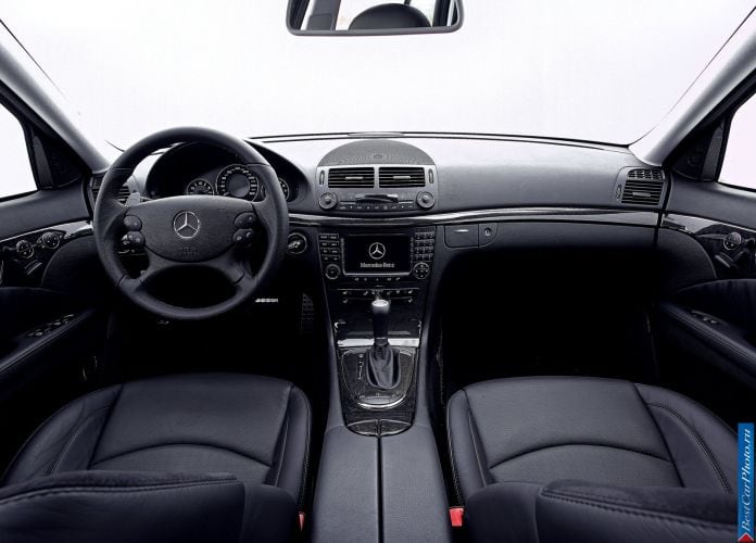 2006 Mercedes-Benz E 63 AMG - фотография 11 из 21 2006 Mercedes-Benz E 63 AMG - фотография 11 из 21