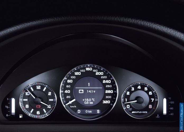 2006 Mercedes-Benz E 63 AMG - фотография 12 из 21 2006 Mercedes-Benz E 63 AMG - фотография 12 из 21