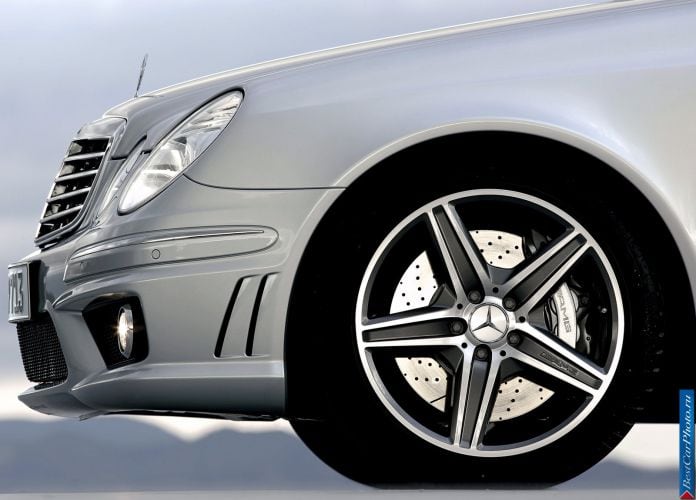 2006 Mercedes-Benz E 63 AMG - фотография 14 из 21