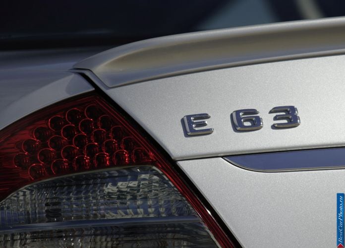 2006 Mercedes-Benz E 63 AMG - фотография 15 из 21 2006 Mercedes-Benz E 63 AMG - фотография 15 из 21