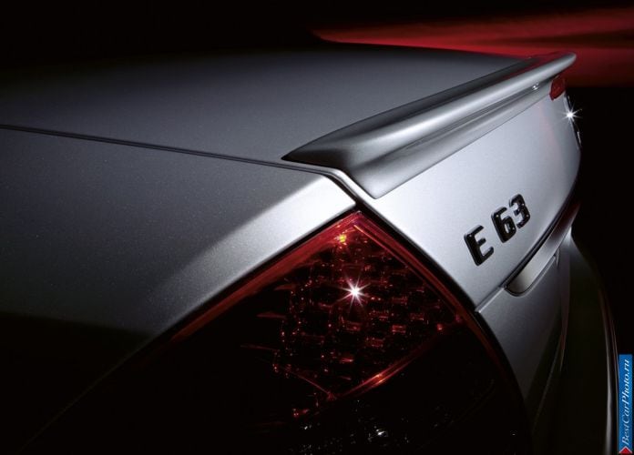 2006 Mercedes-Benz E 63 AMG - фотография 16 из 21 2006 Mercedes-Benz E 63 AMG - фотография 16 из 21