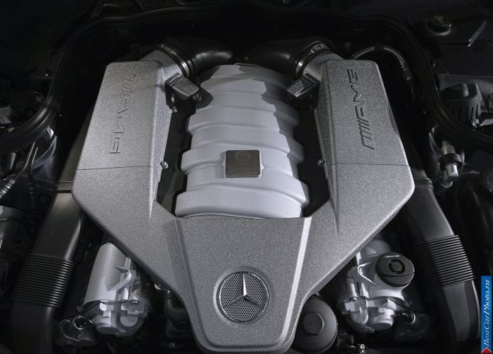 2006 Mercedes-Benz E 63 AMG - фотография 17 из 21 2006 Mercedes-Benz E 63 AMG - фотография 17 из 21