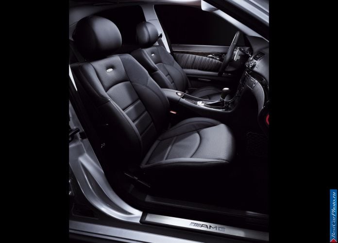 2006 Mercedes-Benz E 63 AMG - фотография 20 из 21 2006 Mercedes-Benz E 63 AMG - фотография 20 из 21