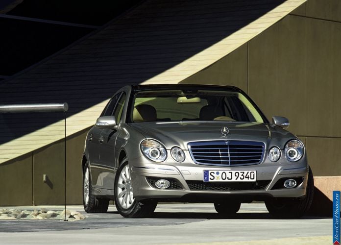 2006 Mercedes-Benz E-Class - фотография 2 из 33