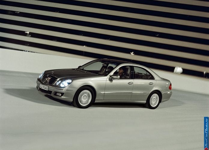 2006 Mercedes-Benz E-Class - фотография 12 из 33