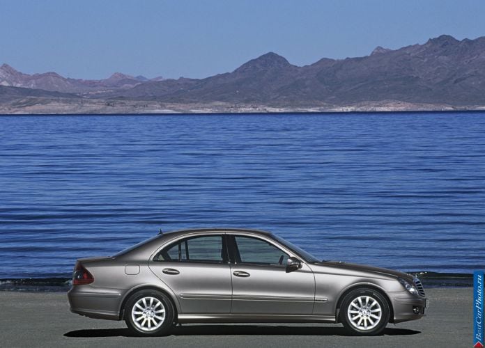 2006 Mercedes-Benz E-Class - фотография 18 из 33 2006 Mercedes-Benz E-Class - фотография 18 из 33