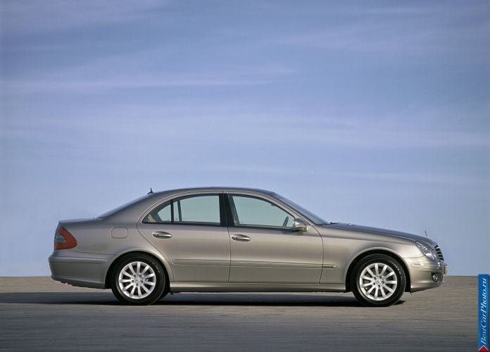 2006 Mercedes-Benz E-Class - фотография 19 из 33
