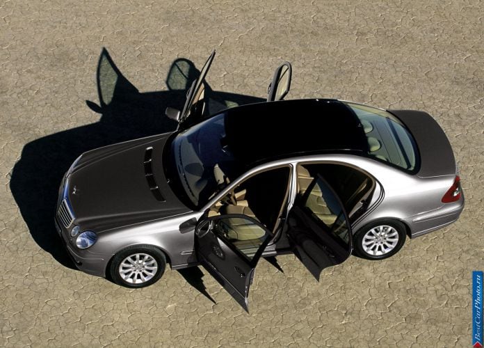 2006 Mercedes-Benz E-Class - фотография 26 из 33