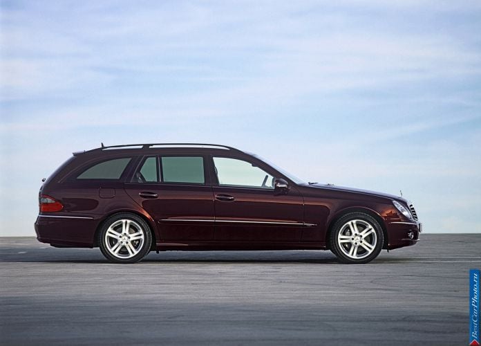 2006 Mercedes-Benz E-Class Estate - фотография 22 из 33 2006 Mercedes-Benz E-Class Estate - фотография 22 из 33