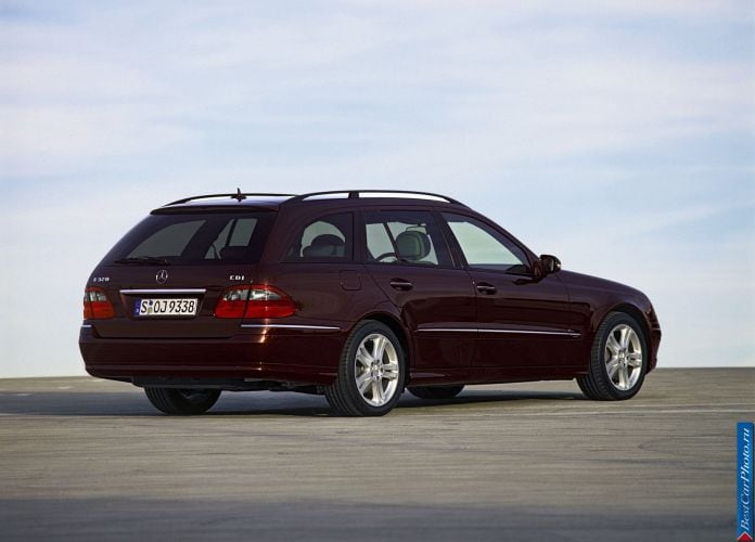 2006 Mercedes-Benz E-Class Estate - фотография 26 из 33 2006 Mercedes-Benz E-Class Estate - фотография 26 из 33