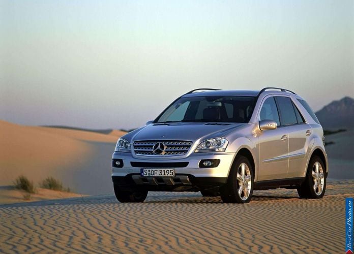 2006 Mercedes-Benz ML350 - фотография 2 из 63