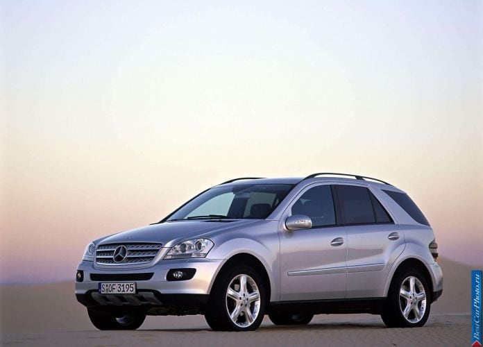 2006 Mercedes-Benz ML350 - фотография 3 из 63