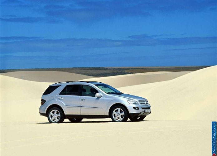 2006 Mercedes-Benz ML350 - фотография 9 из 63