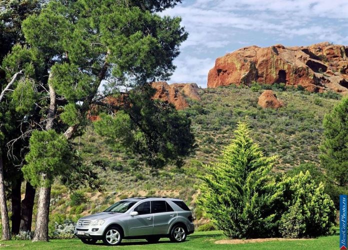 2006 Mercedes-Benz ML350 - фотография 12 из 63