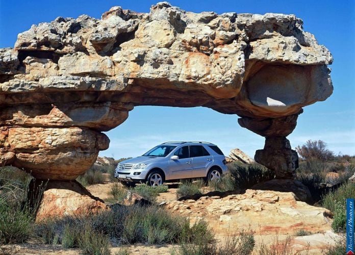 2006 Mercedes-Benz ML350 - фотография 18 из 63