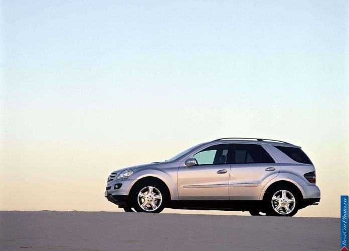 2006 Mercedes-Benz ML350 - фотография 23 из 63