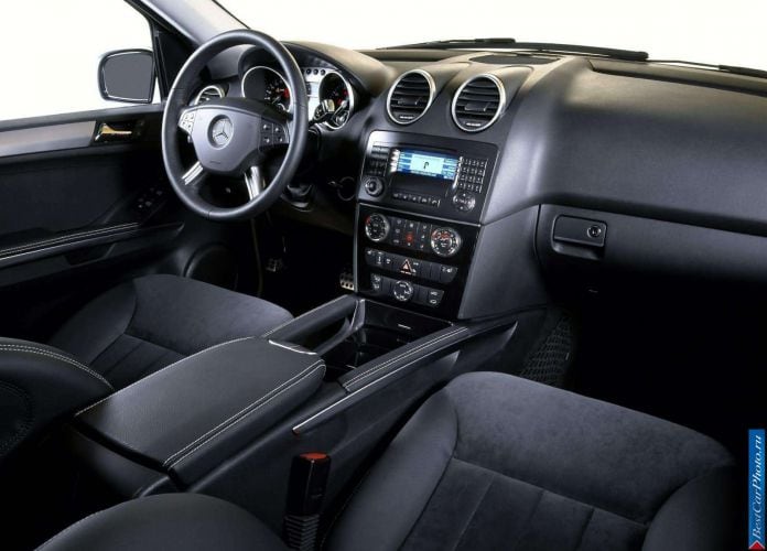 2006 Mercedes-Benz ML350 - фотография 41 из 63