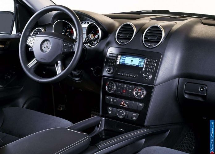 2006 Mercedes-Benz ML350 - фотография 42 из 63