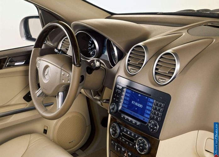 2006 Mercedes-Benz ML500 - фотография 21 из 75