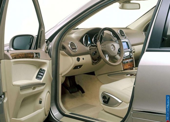2006 Mercedes-Benz ML500 - фотография 23 из 75 2006 Mercedes-Benz ML500 - фотография 23 из 75