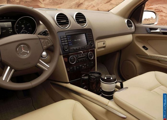 2006 Mercedes-Benz ML500 - фотография 24 из 75