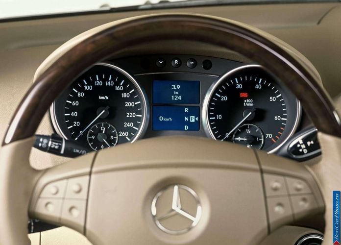2006 Mercedes-Benz ML500 - фотография 29 из 75
