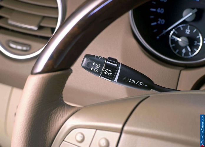 2006 Mercedes-Benz ML500 - фотография 33 из 75