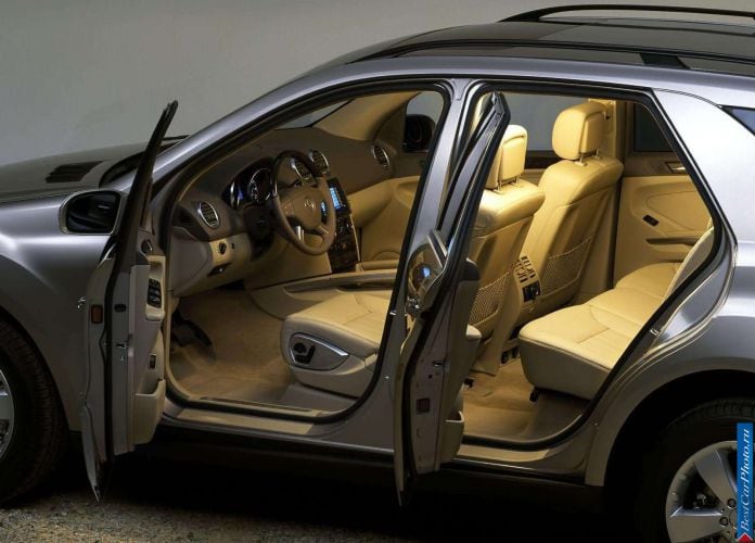 2006 Mercedes-Benz ML500 - фотография 35 из 75