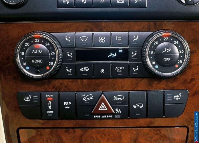 2006 Mercedes-Benz ML500 - фотография 40 из 75