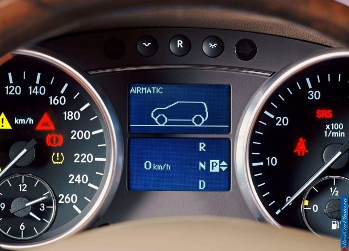 2006 Mercedes-Benz ML500 - фотография 42 из 75