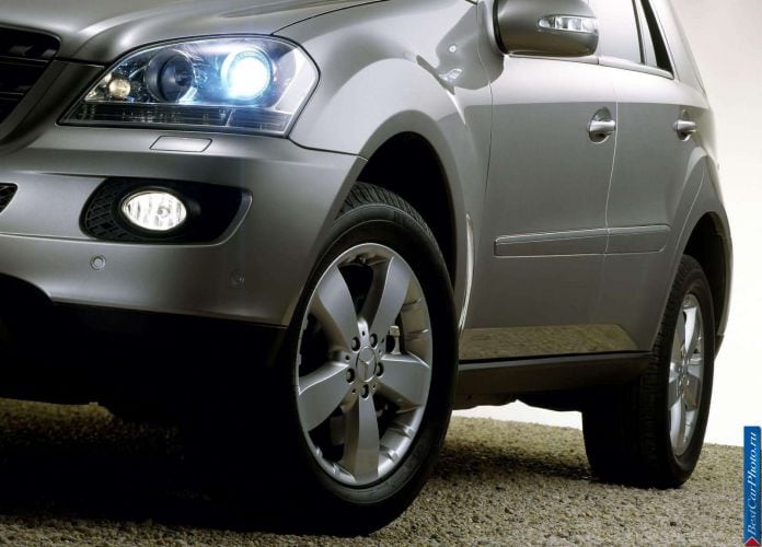2006 Mercedes-Benz ML500 - фотография 55 из 75