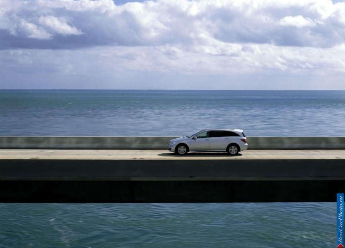 2006 Mercedes-Benz R500 - фотография 28 из 100 2006 Mercedes-Benz R500 - фотография 28 из 100