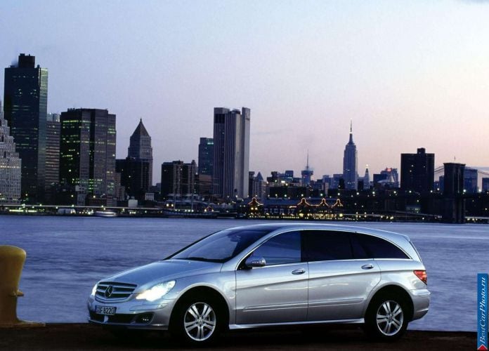 2006 Mercedes-Benz R500 - фотография 32 из 100 2006 Mercedes-Benz R500 - фотография 32 из 100