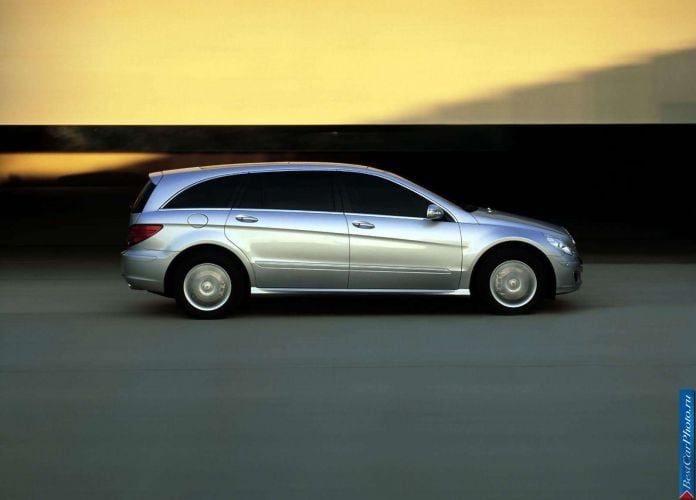 2006 Mercedes-Benz R500 - фотография 33 из 100 2006 Mercedes-Benz R500 - фотография 33 из 100