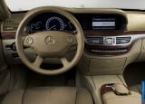 mercedes-benz_2006_s_class_110.jpg