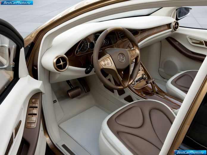2009 Mercedes-Benz Bluezero E-cell Plus Concept - фотография 9 из 13 2009 Mercedes-Benz Bluezero E-cell Plus Concept - фотография 9 из 13