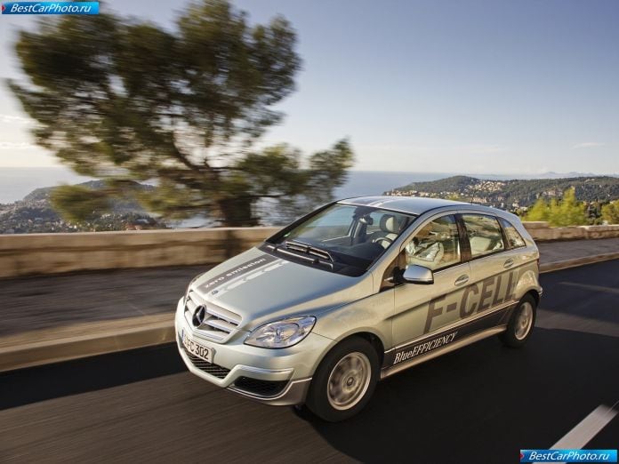 2010 Mercedes-Benz B-class F-cell - фотография 1 из 23