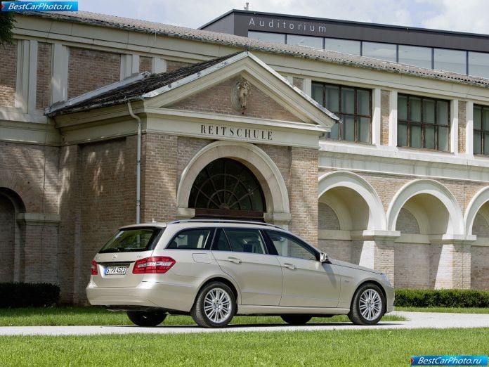 2010 Mercedes-Benz E-class Estate - фотография 53 из 139