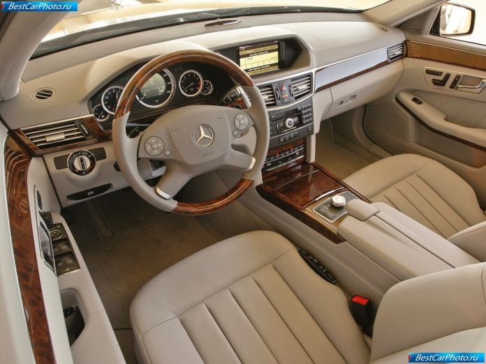 2010 Mercedes-Benz E350 - фотография 29 из 36