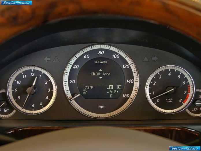 2010 Mercedes-Benz E350 - фотография 32 из 36
