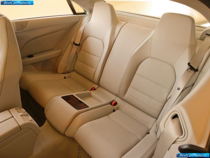 2010 Mercedes-Benz E350 Coupe - фотография 12 из 16 2010 Mercedes-Benz E350 Coupe - фотография 12 из 16