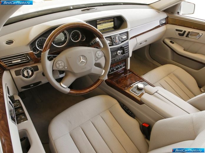 2010 Mercedes-Benz E550 - фотография 37 из 48